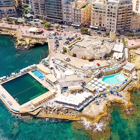 Seaview Luxury Flat 4 Bedrooms شقة سليمة
