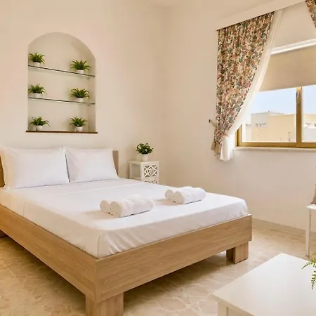 Seaview Luxury Flat 4 Bedrooms شقة *