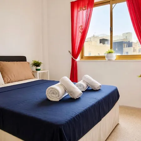 Seaview Luxury Flat 4 Bedrooms شقة *