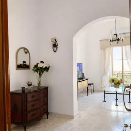 Seaview Luxury Flat 4 Bedrooms شقة *