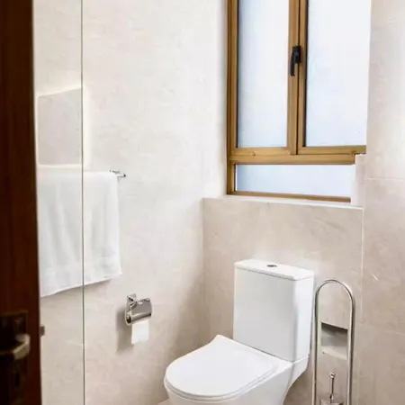 Seaview Luxury Flat 4 Bedrooms شقة سليمة